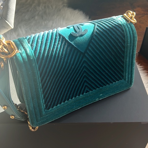 Chanel | Medium | Velvet | Boy Bag - Picture 3 of 8
